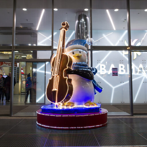 Пингвин с контрабасом