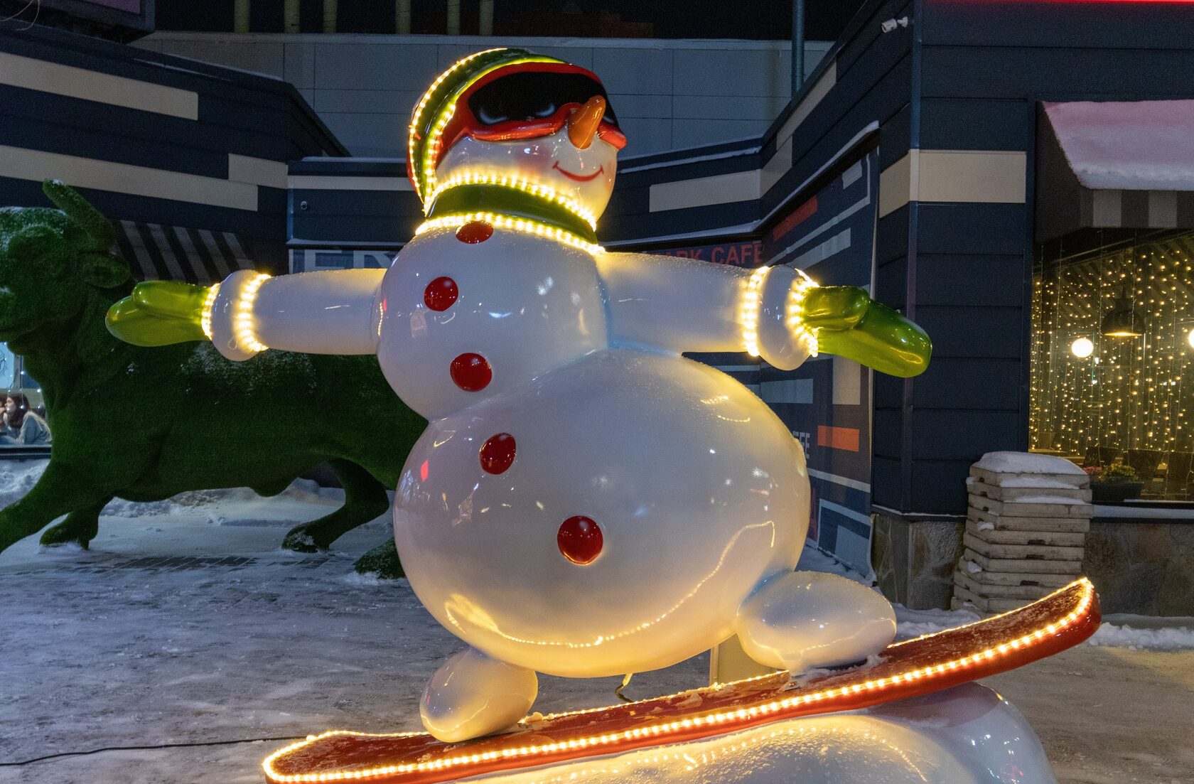 Снеговик сноубордист