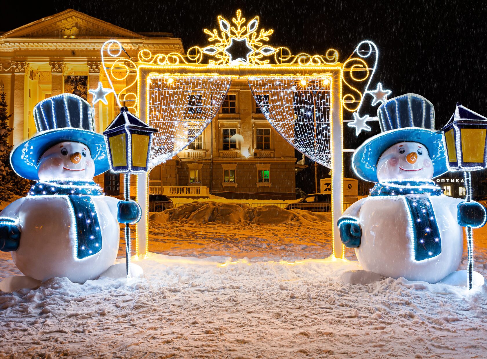 Снеговик "Артек" с панно