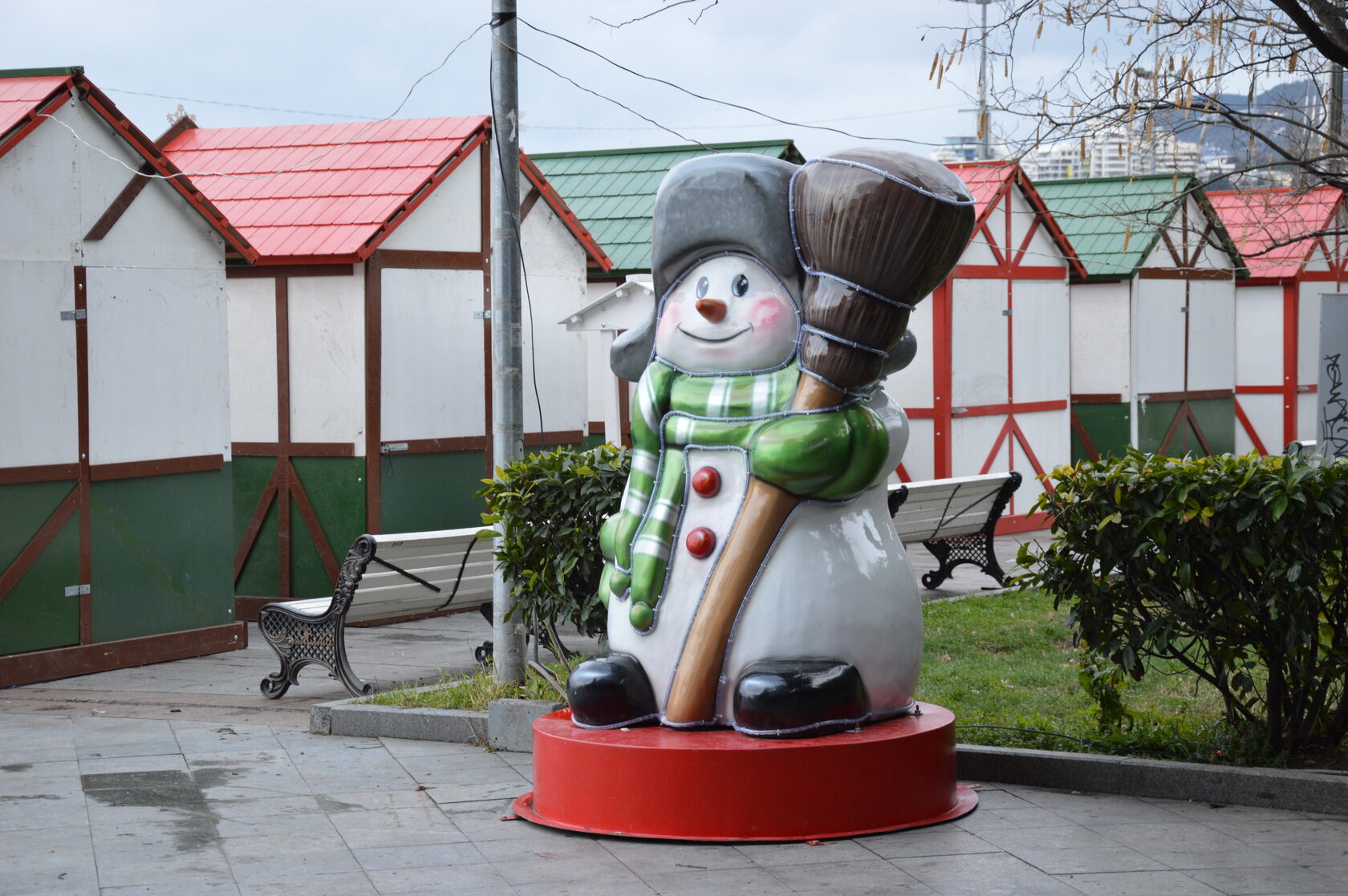 Снеговик с метлой — изображение 3