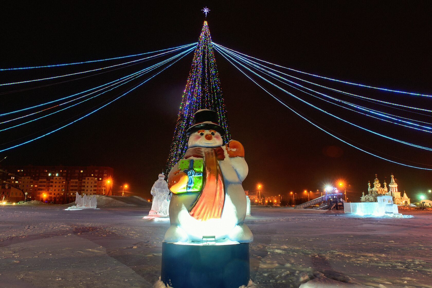 Снеговик с подарком — изображение 6